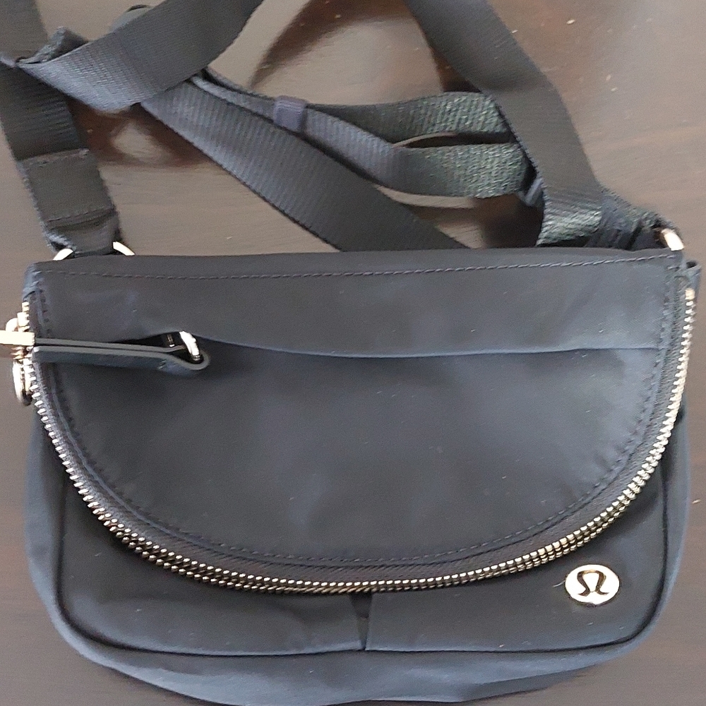 Lululemon micro 2L All Night Festival bag